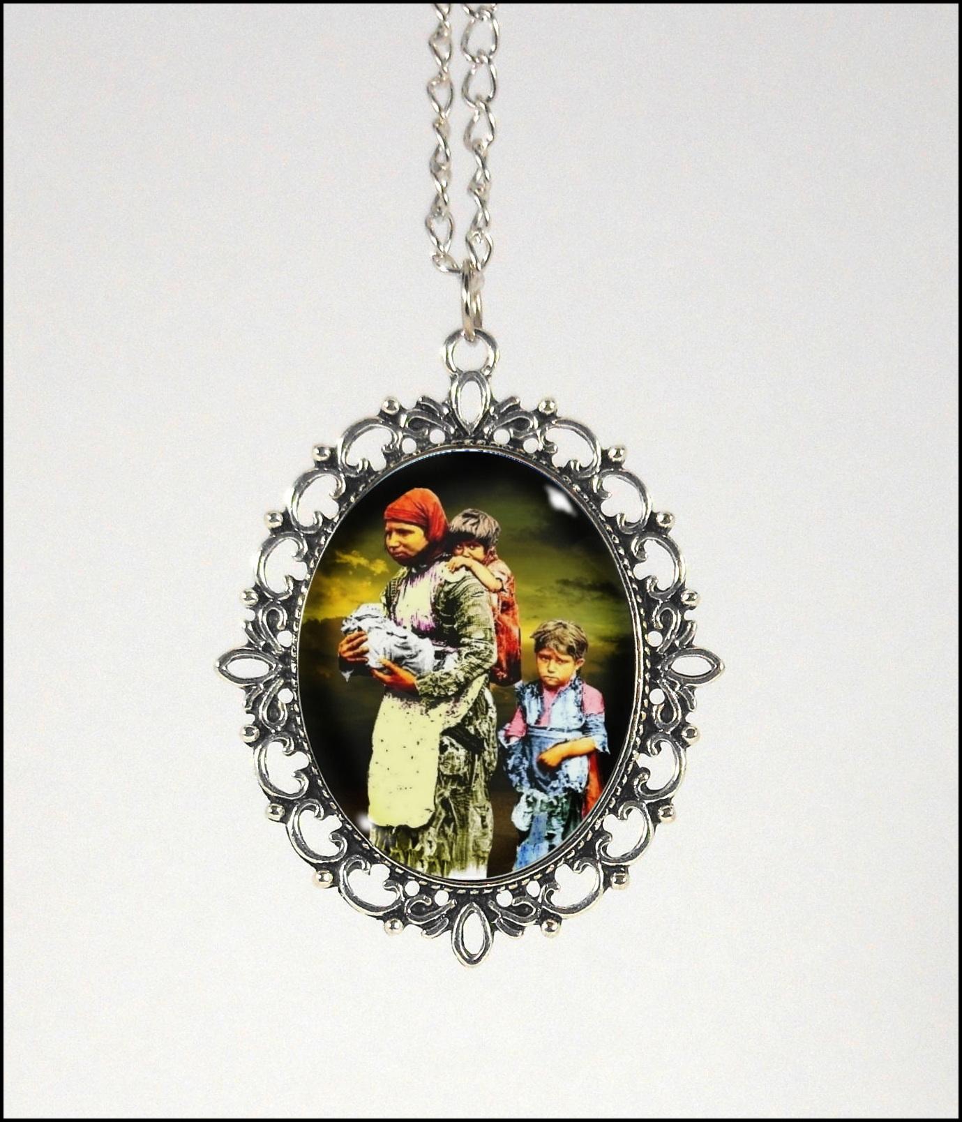 A picture containing text, chain, accessory, locket
Description automatically generated