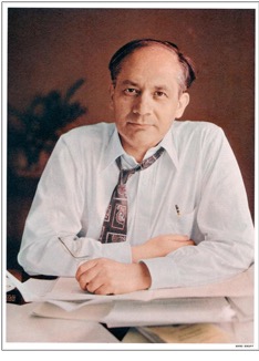 A person sitting at a desk
Description automatically generated with medium confidence