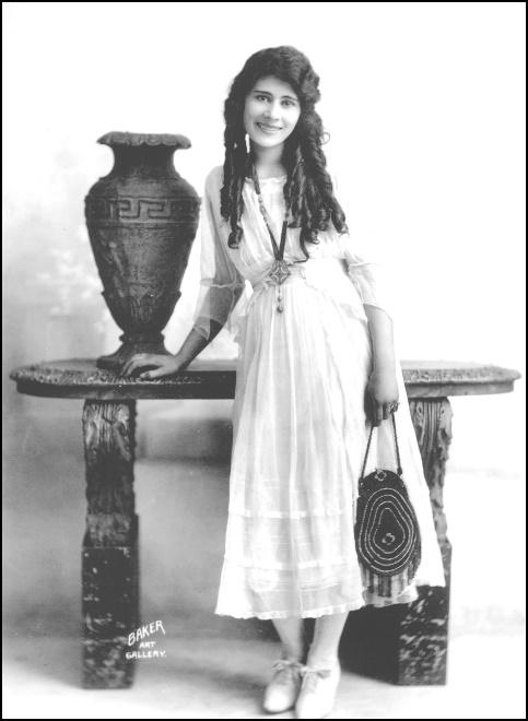 A person holding a vase
Description automatically generated with low confidence